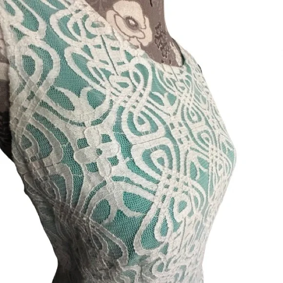 Pinky Women L Green Off White Lace Overlay Sleeveless Mini/Midi Round Neck Dress - Picture 4 of 16